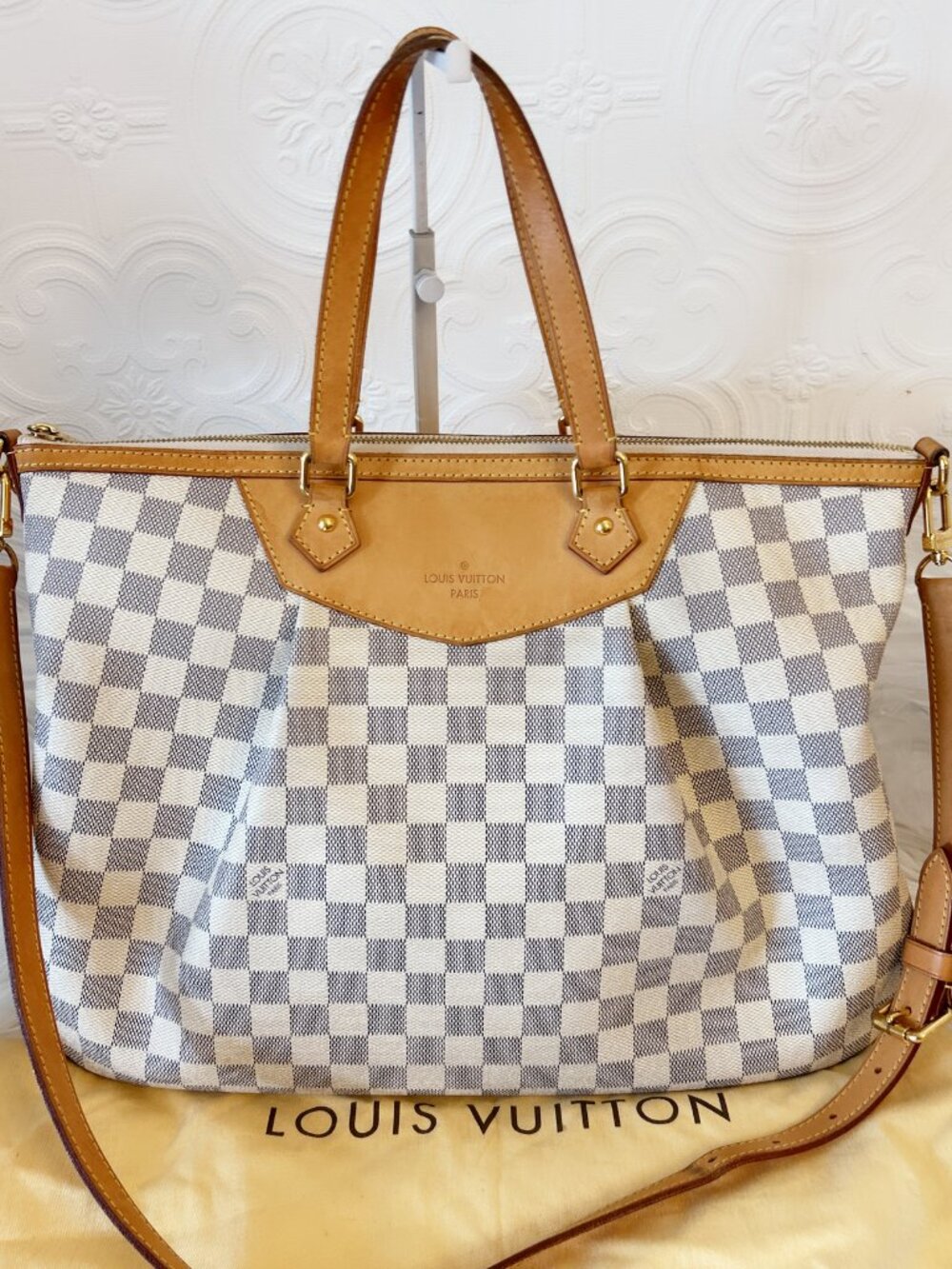 Louis Vuitton Siracusa GM in Damier Azur with strap and dust bag